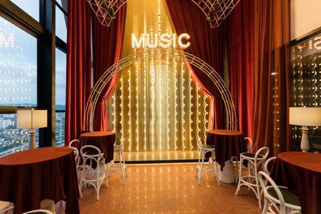 Klcc Musicalsty5Pax At Scarletzsuites Kuala Lumpur Exterior photo